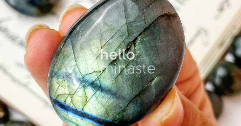 Labradorite Stone Spiritual Meaning & Healing Properties