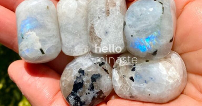 Moonstone Crystal: Benefits & Healing Properties
